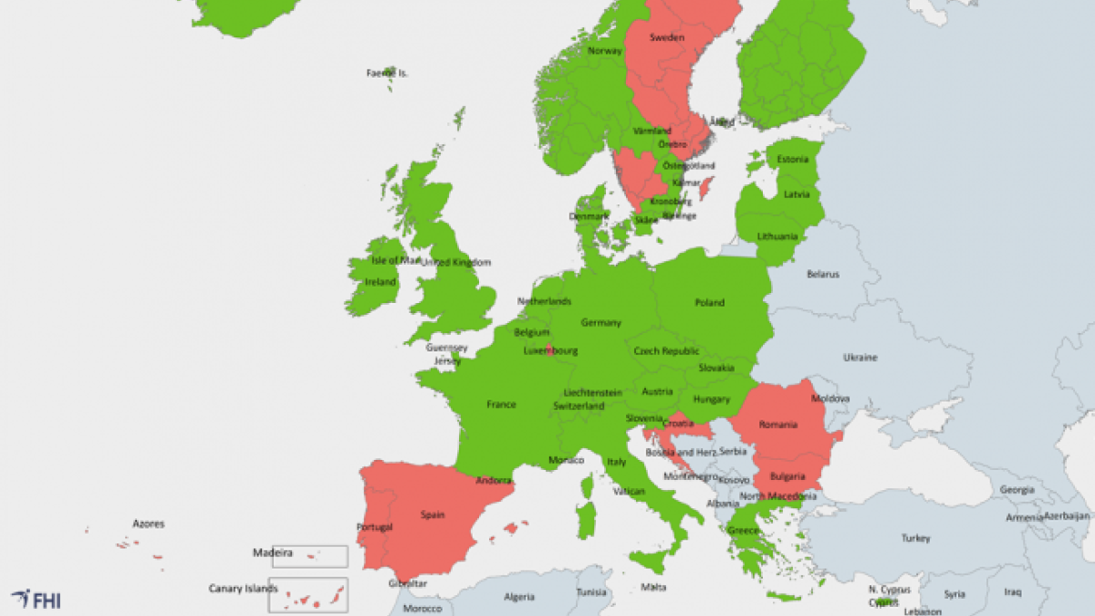 En verd, els països en què Noruega no aplica restriccions de viatge, i en vermell els que sí.