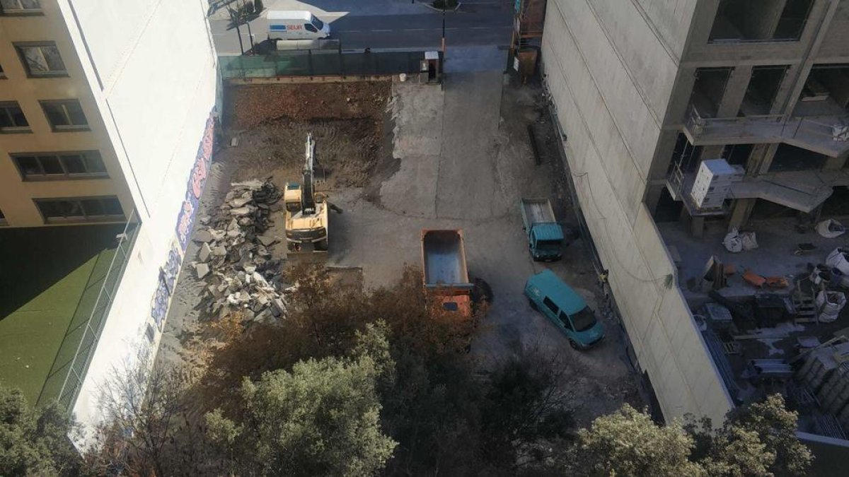 Primers treballs al solar del casino aquest matí