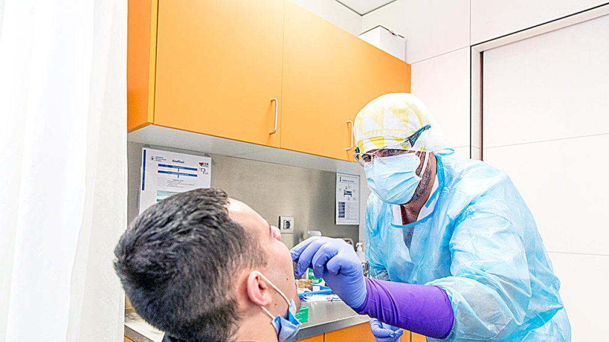 Un contagiat va arribar amb el virus detectat