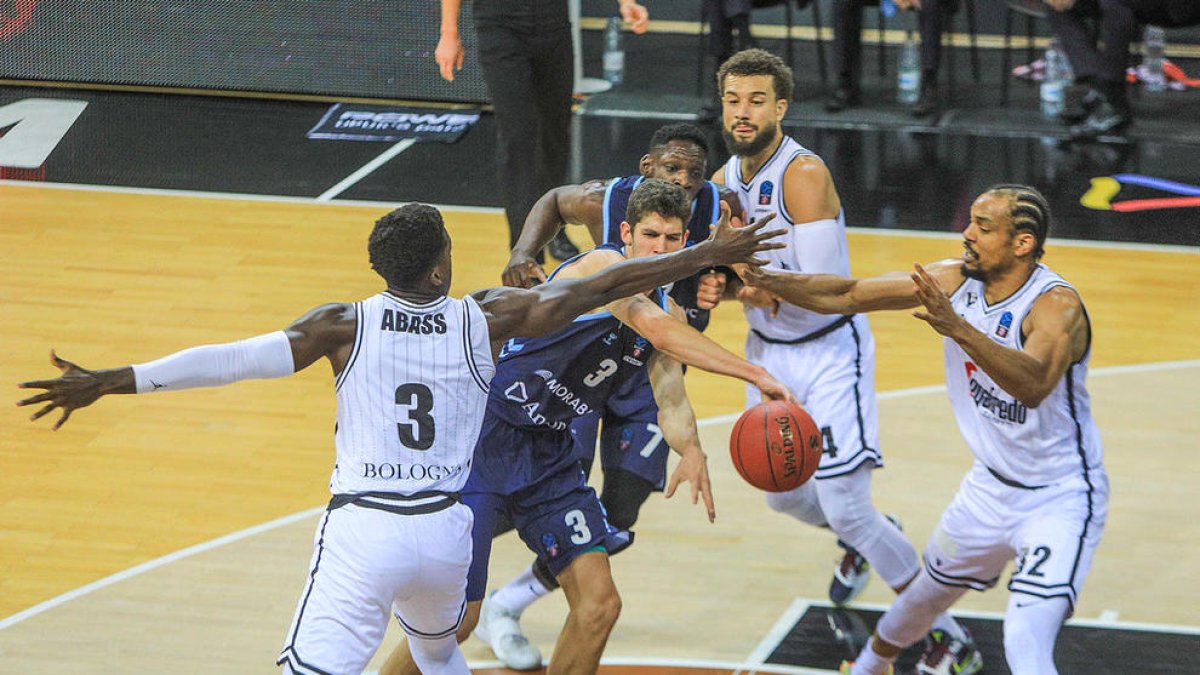 El MoraBanc visitarà la Virtus de Bolonya el 22 de desembre i rebrà l'Obradoiro el 7 de gener