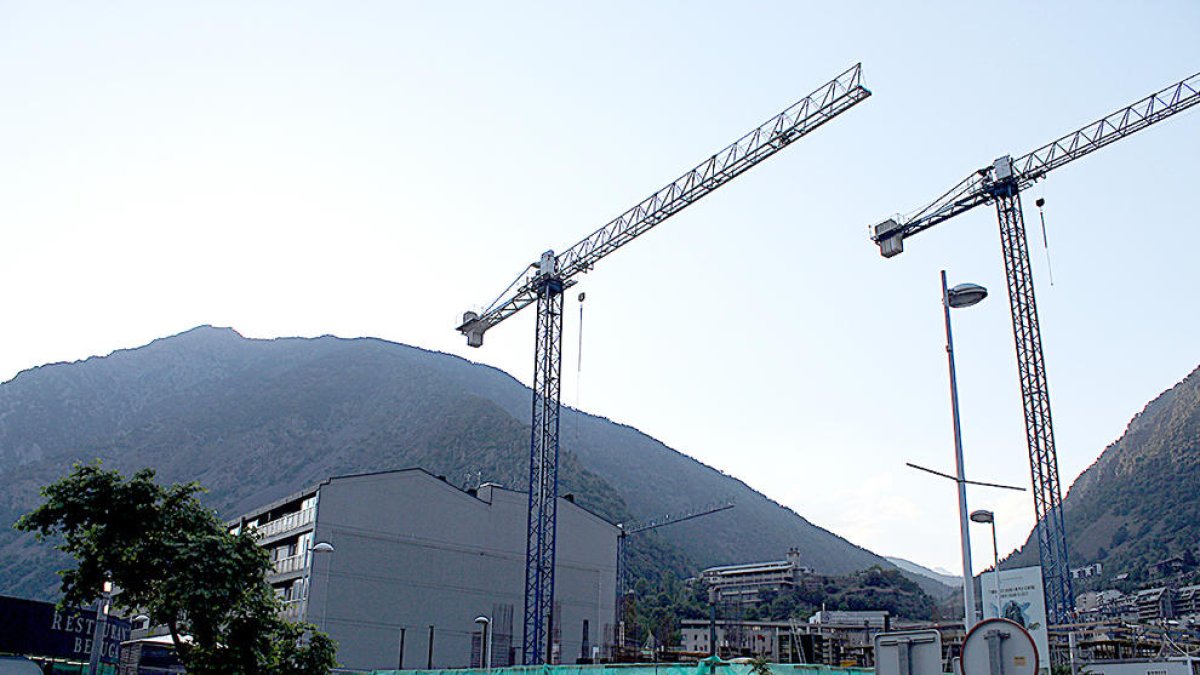 La construcció no s'atura a l'agost