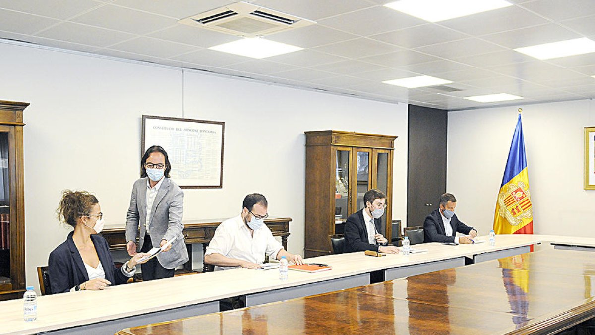 A l'oposició no li surten els números