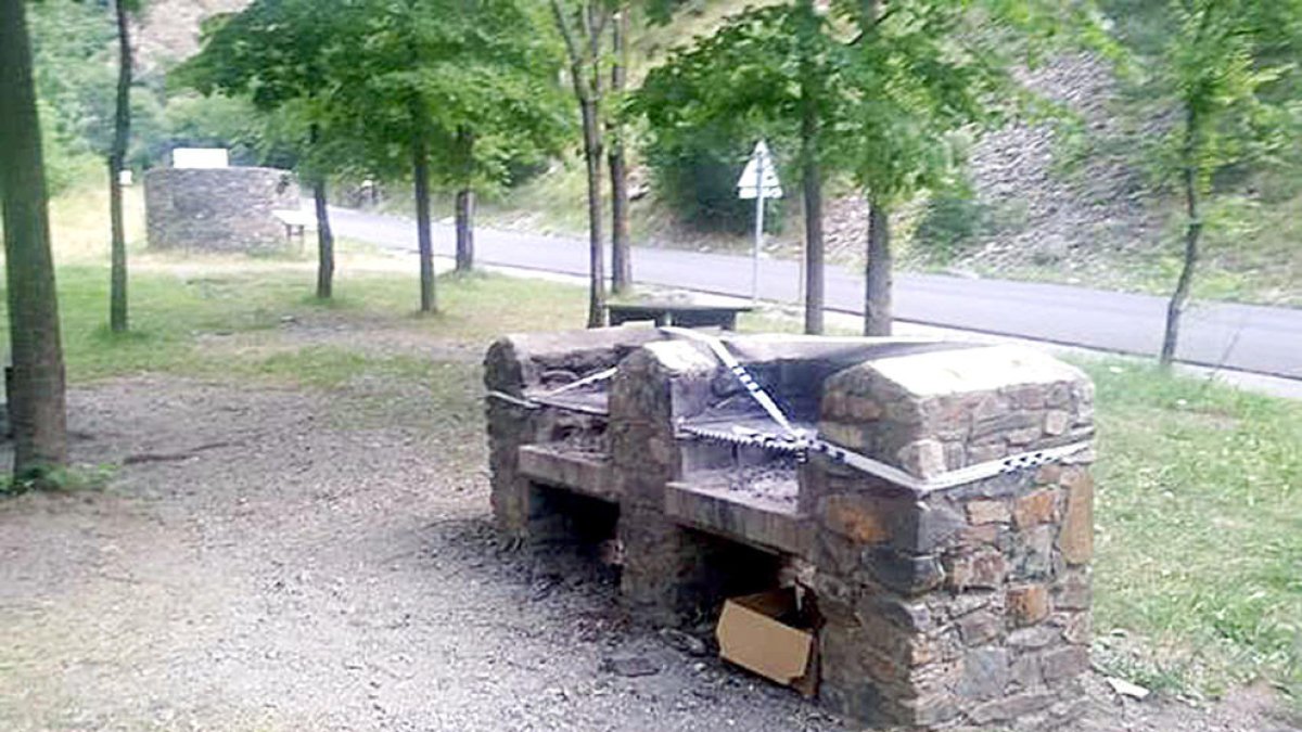 Sant Julià precinta les barbacoes pel risc d'incendi