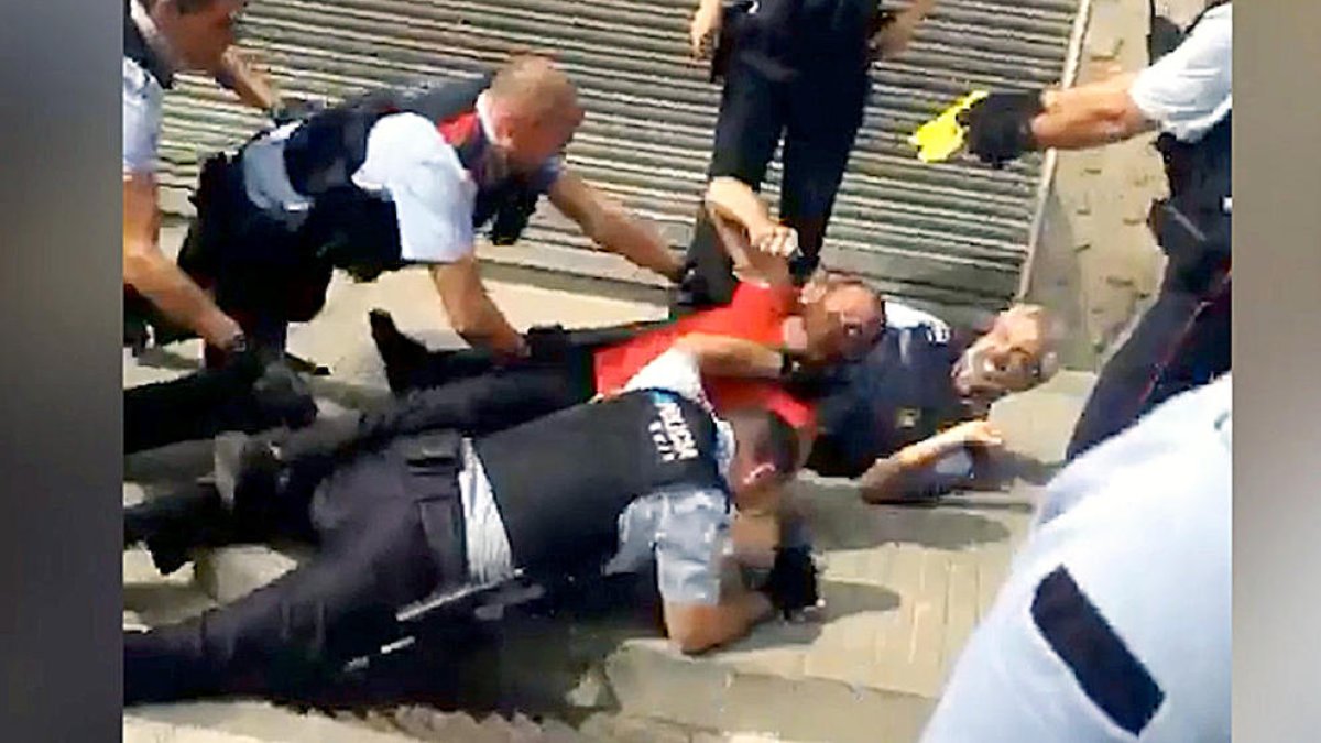 Interior defensa la formació per usar pistoles elèctriques