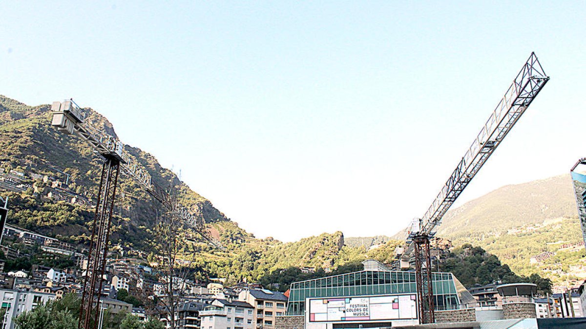 La construcció no s'atura a l'agost