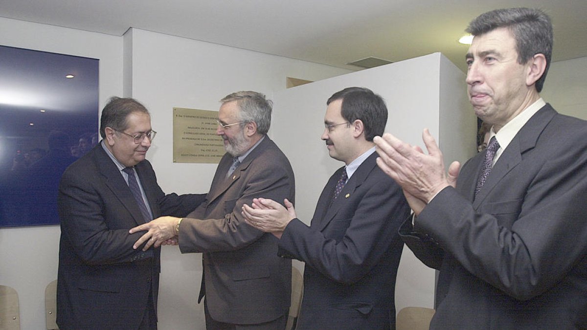 El ministre d'Afers Exteriors portuguès Jaime Gama –esquerra– a la inauguració.