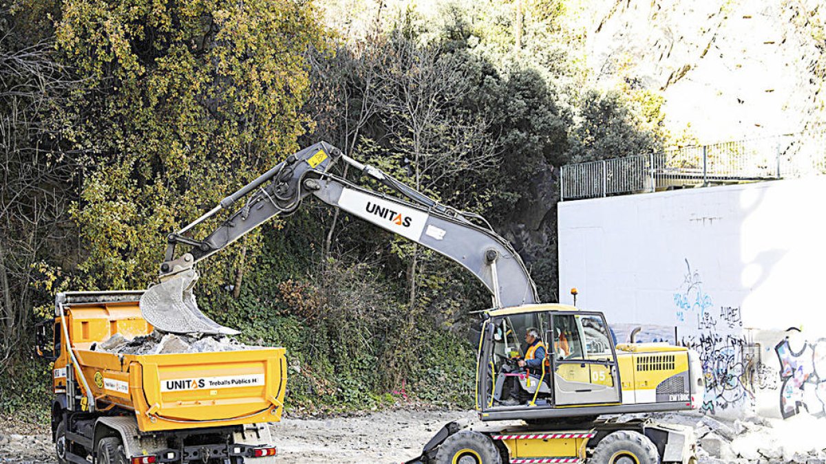 Les obres del casino i les pistes d'esquí, als set tuits