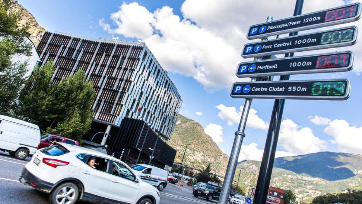Menys places públiques d'estacionament