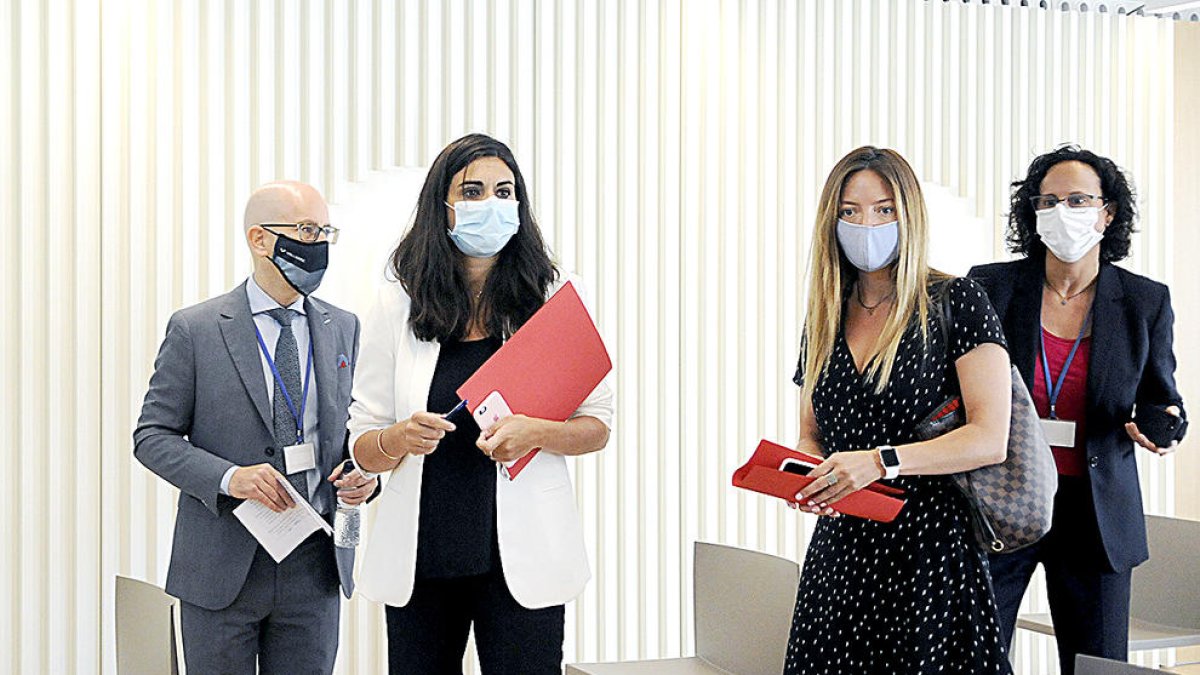 Vall Banc entrega als ministeris d'Educació i Salut les tauletes utilitzades als 'Stop labs'