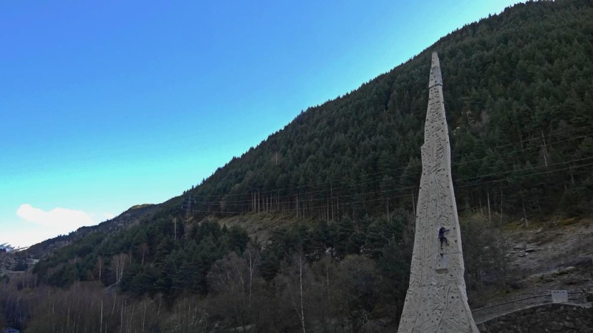El mur d'escalada de Canillo reobre al públic