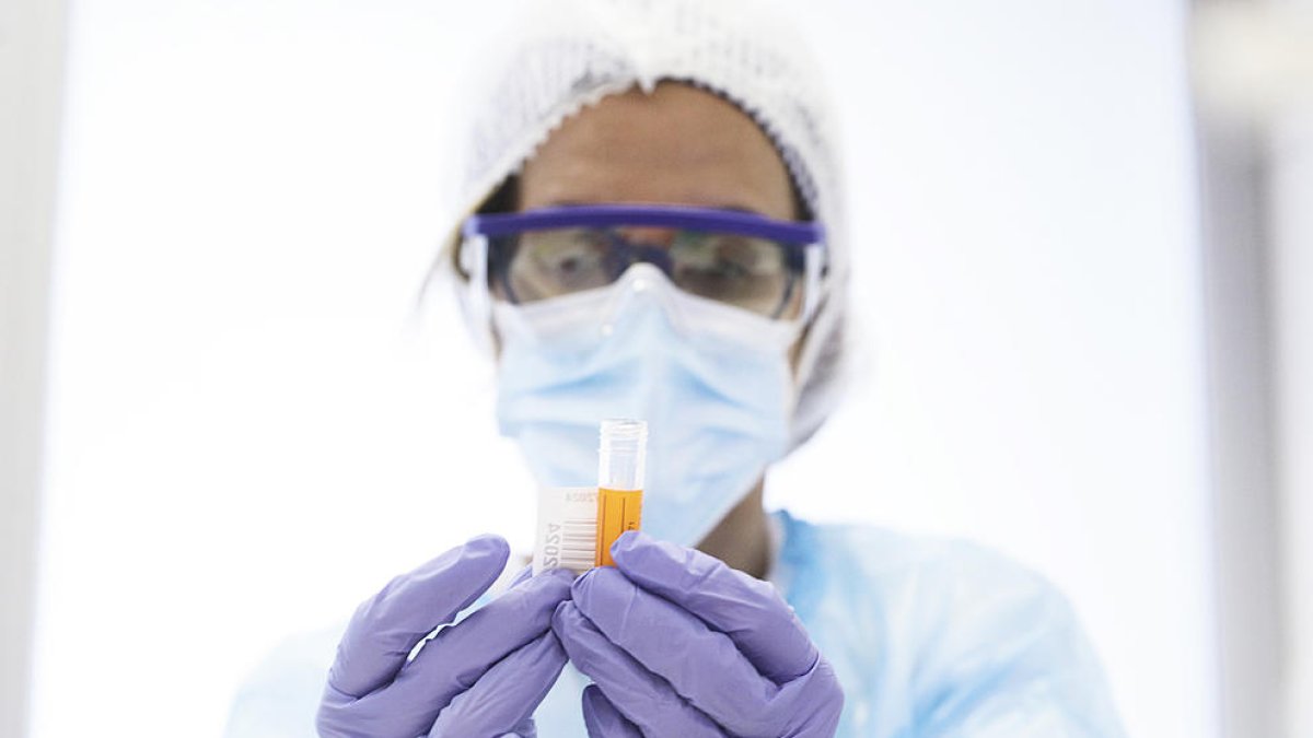 Ingressada a l'hospital una padrina positiva en Covid-19