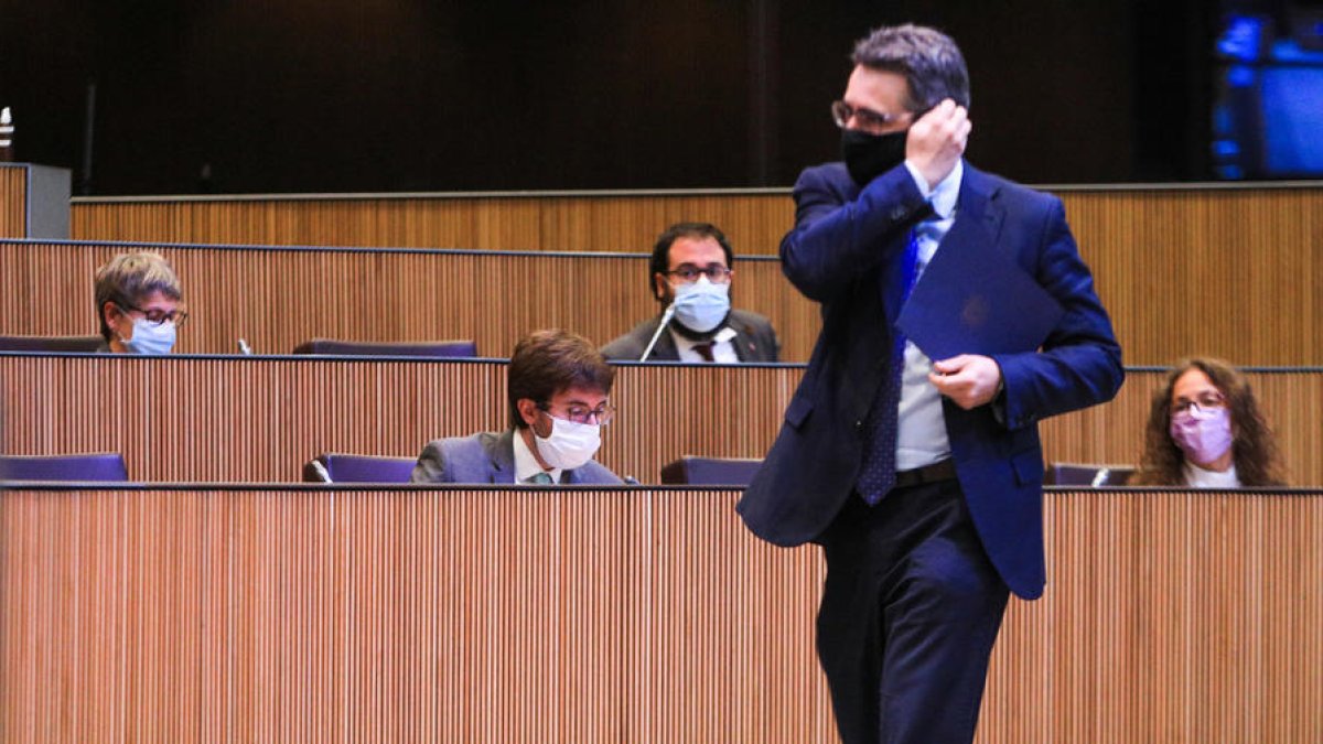 El Consell haurà d'avalar qualsevol operació amb el Fons Monetari Internacional