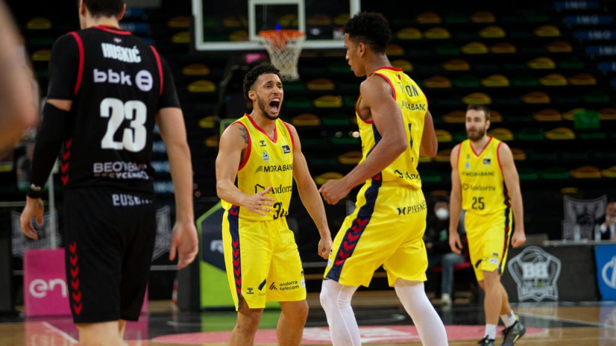 Triomf amb exhibició (76-85)