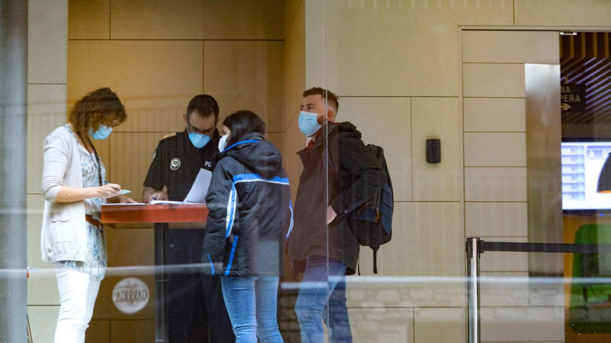 Els temporers amb precontracte no tenen els llocs de feina assegurats