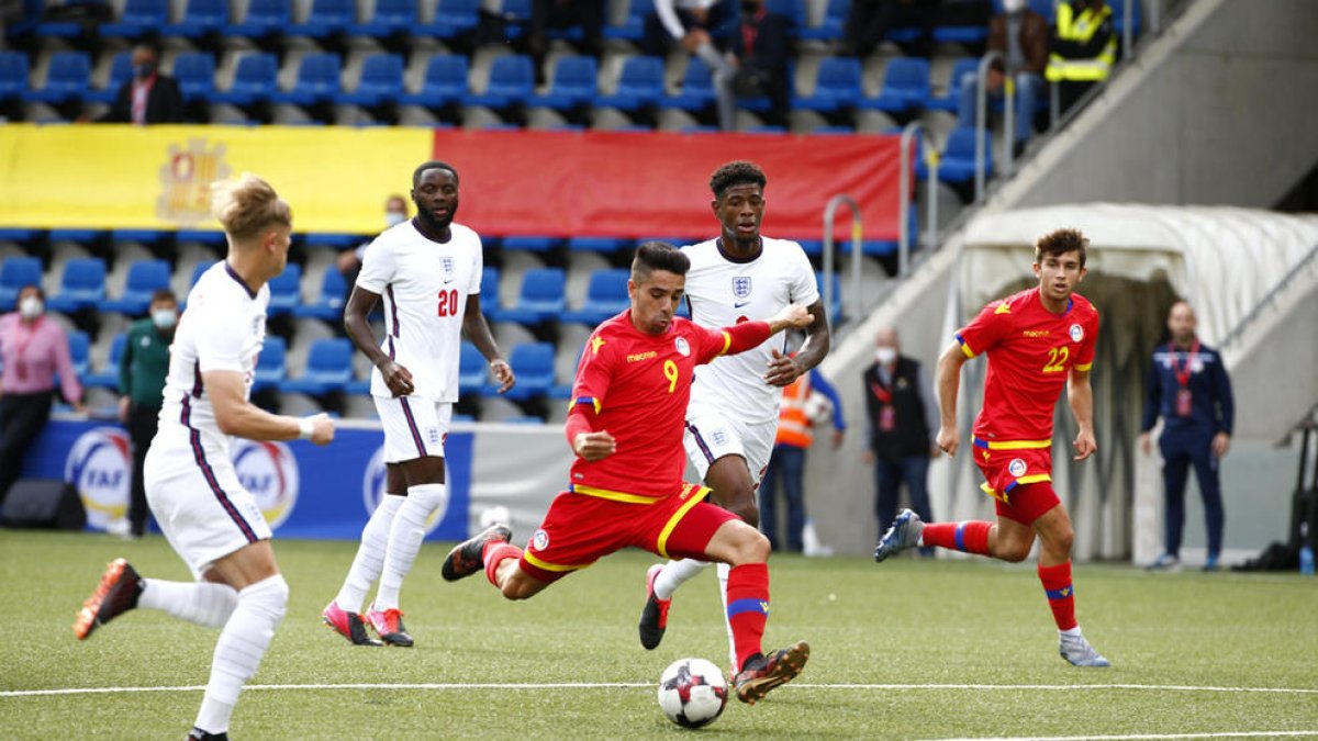 La selecció sub-21 esgarrapa un empat davant la potent Anglaterra (3-3)