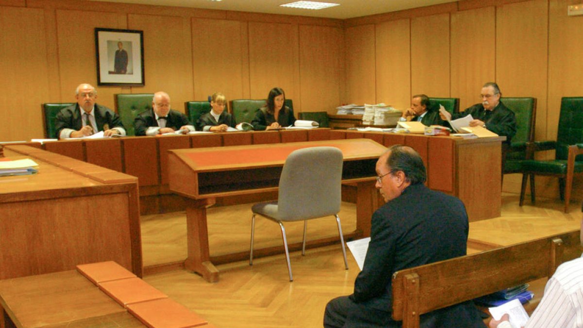 La CASS reclama set milions d'euros a l'assessor de l'exdirector Antoni Ubach