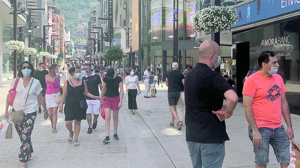 El servei de Mobilitat registra retencions de fins a dues hores a la frontera del riu Runer