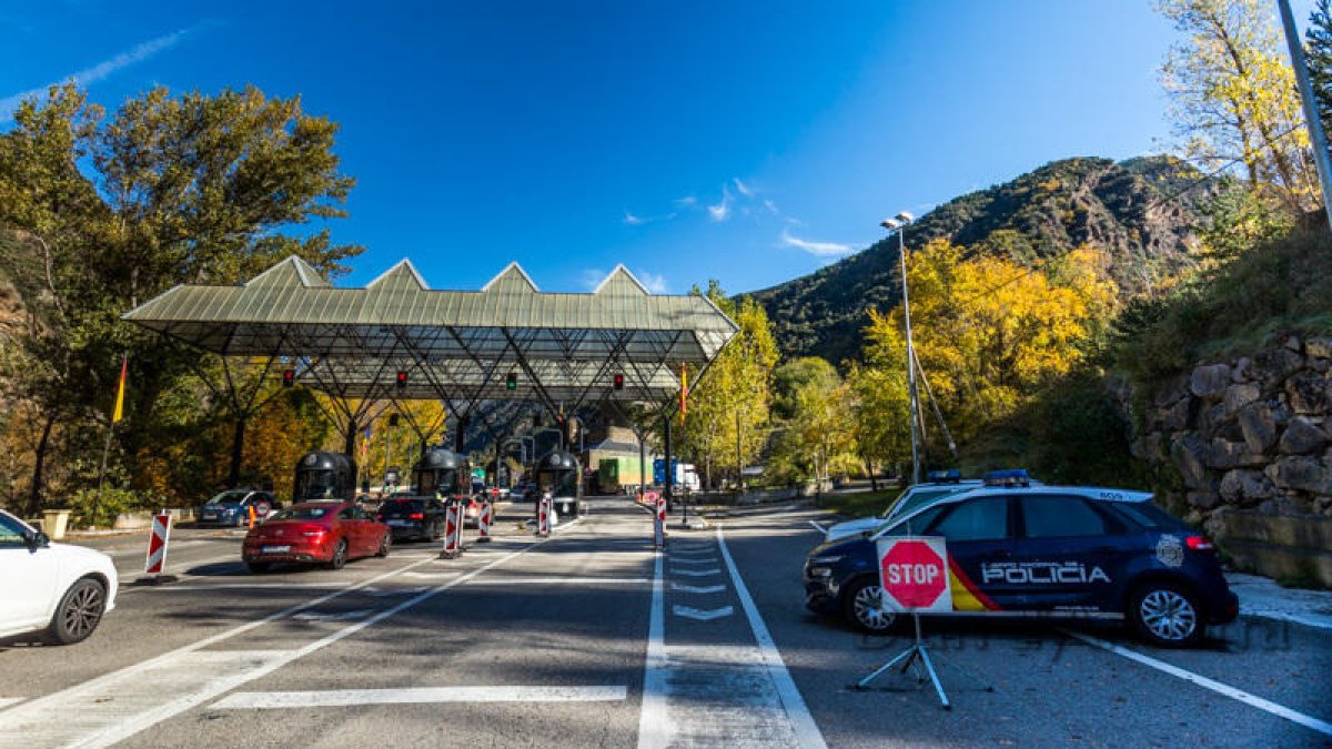 Duana Frontera riu Runer Policia Entrada de vehicles