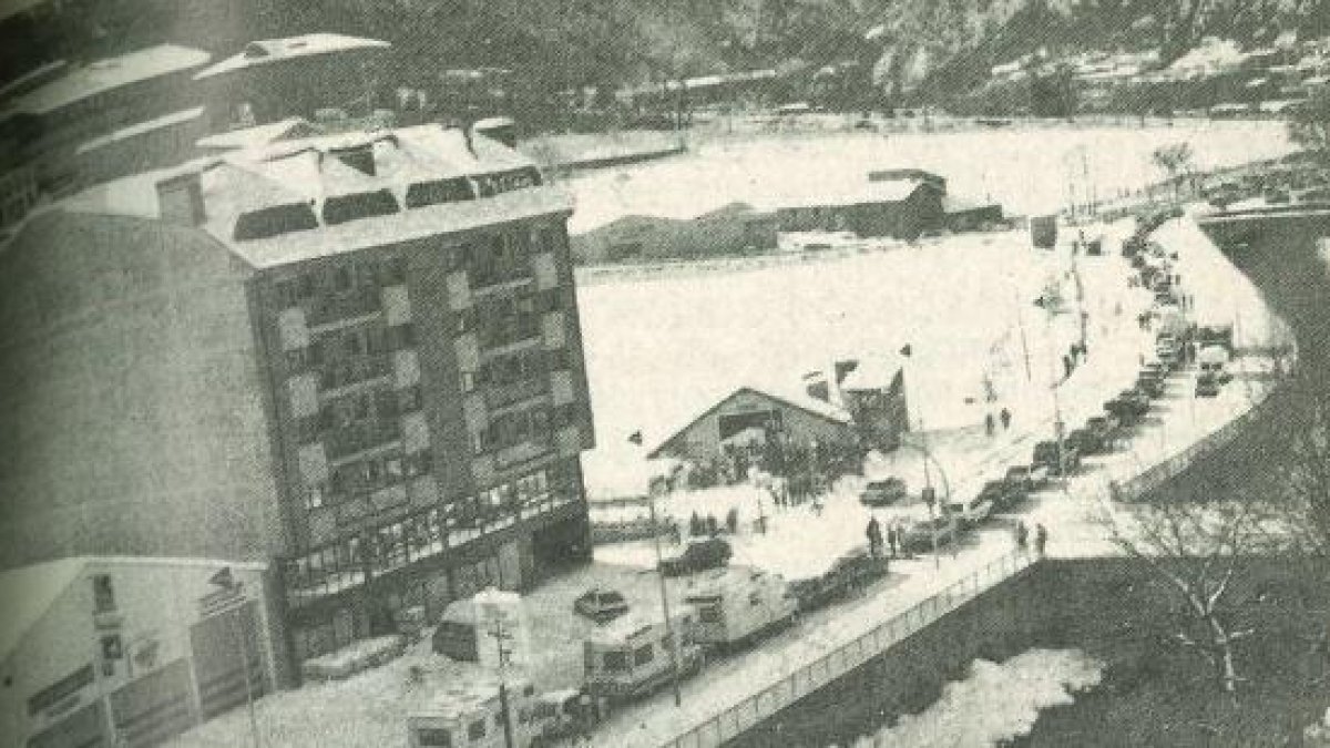 L'avinguda Tarragona i el carrer Prat de la Creu el diumenge 9 de desembre de 1990
al matí.