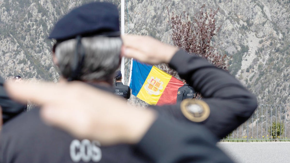 Carcellers de l'última promoció funden un sindicat