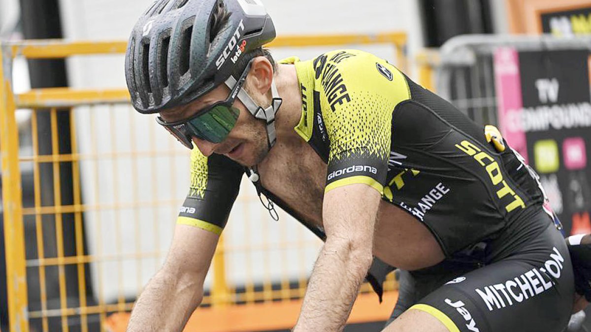 El resident Simon Yates es retira del Giro d'Itàlia en donar positiu en Covid-19