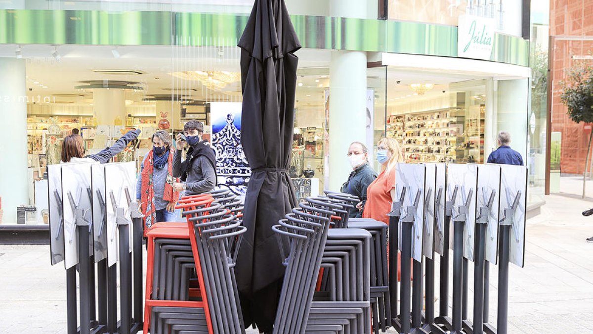 Malestar entre els restauradors de la capital pel cobrament de les terrasses