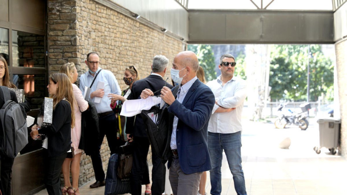 Corts absol el lletrat que va fotografiar els germans Pujol a l'antiga Batllia