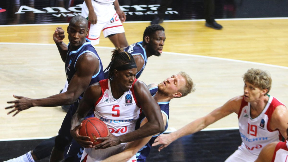 El top-16 haurà d'esperar (100-106)