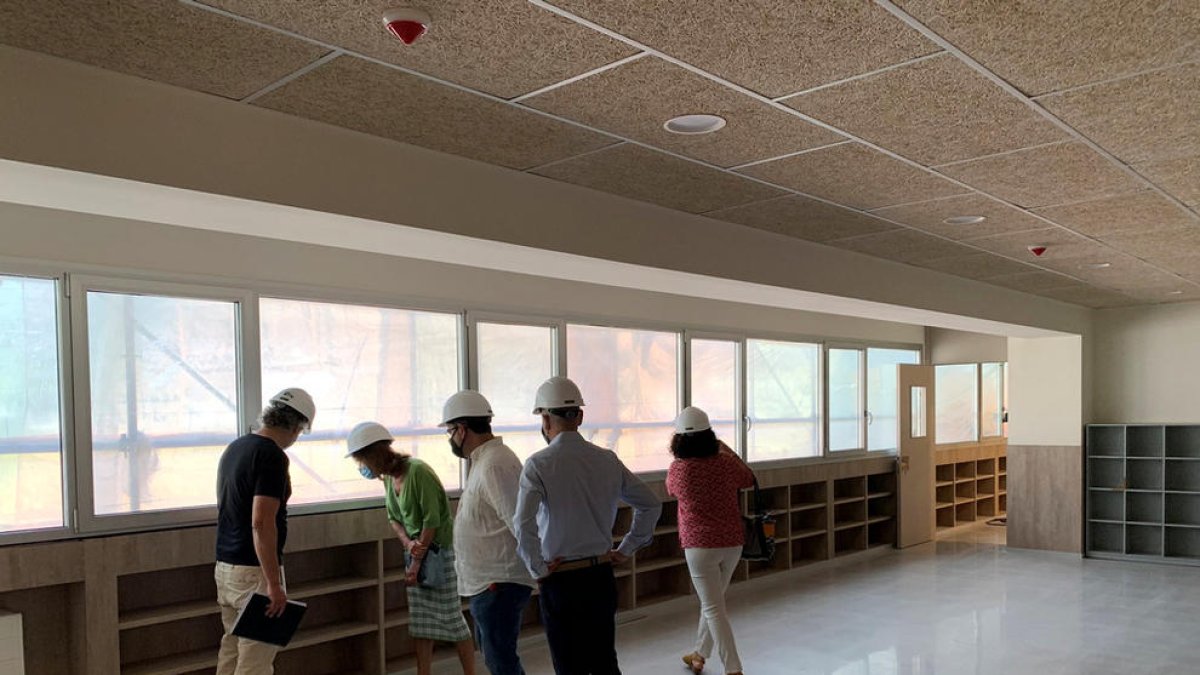 Torres visita les obres que es fan a l'escola andorrana