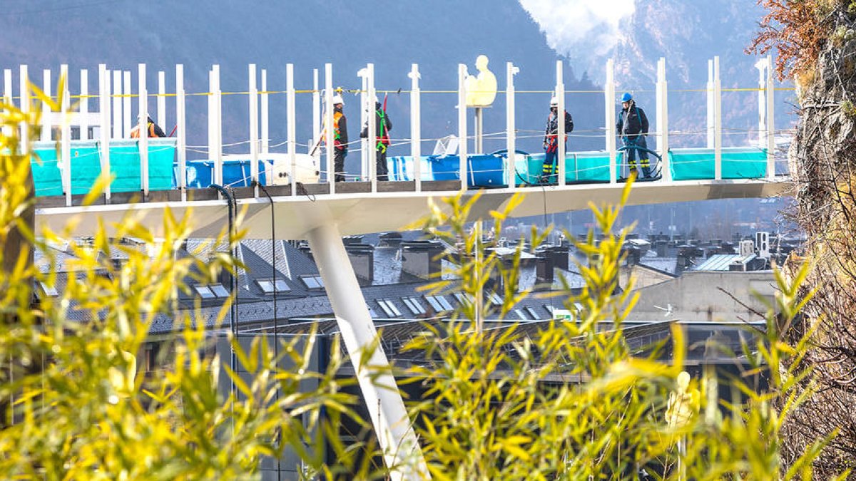 Assaig de seguretat a la nova passarel·la