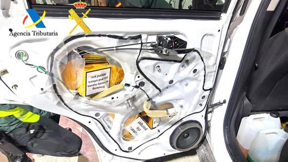 La guàrdia civil comissa 337 paquets de tabac a un ciutadà francès a la duana espanyola