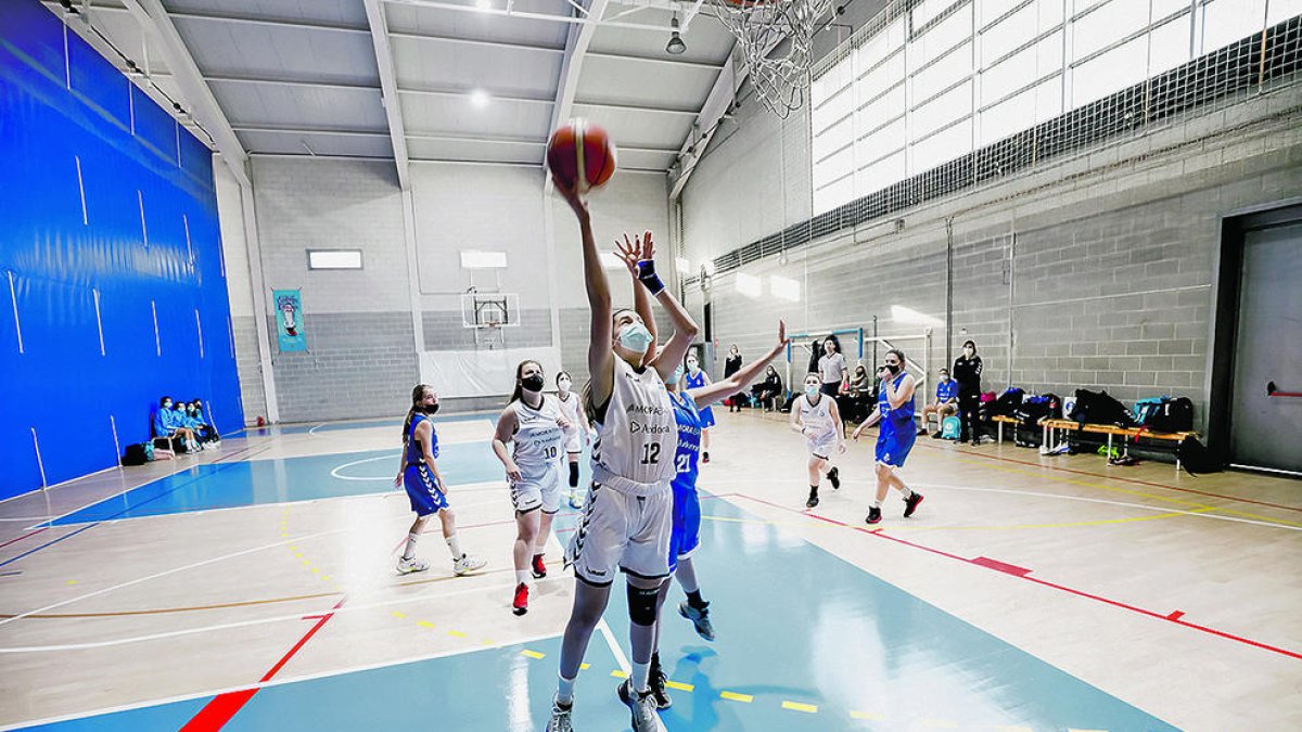 Torna la base del MoraBanc