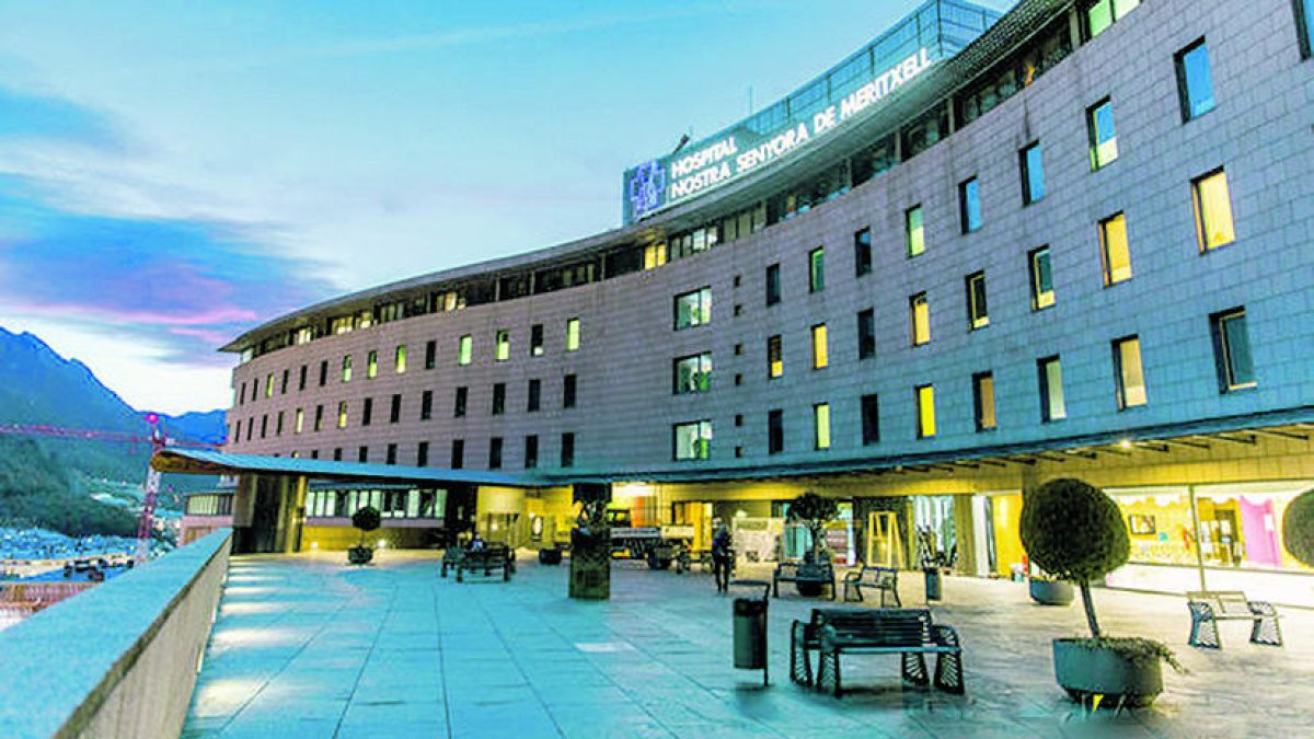 Salut informa de 52 nous positius i un altre pacient a l'UCI
