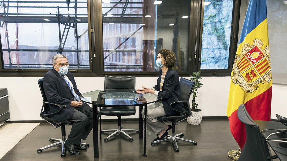 Exteriors admet que no pot fer res amb les quarantenes imposades per tercers