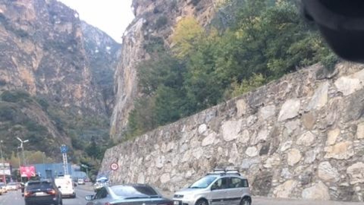 Topada entre dos turismes a la general 1