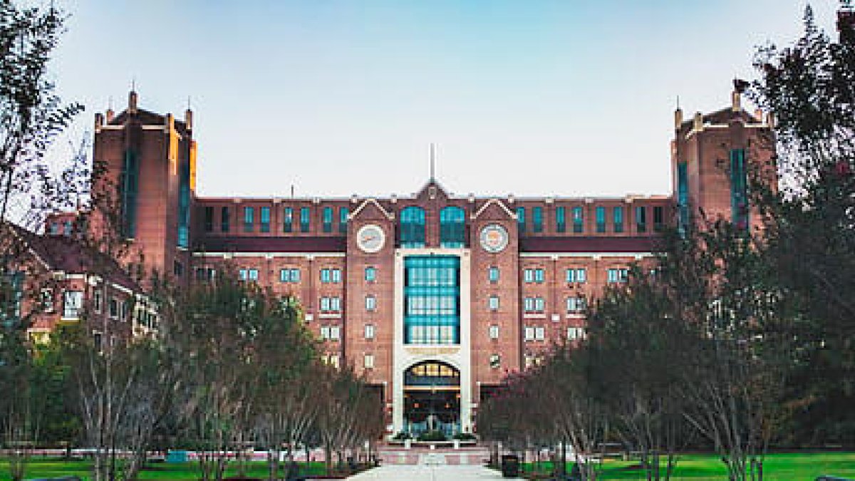 Un estudi detecta que el coronavirus pot contagiar fins a una distància de cinc metres