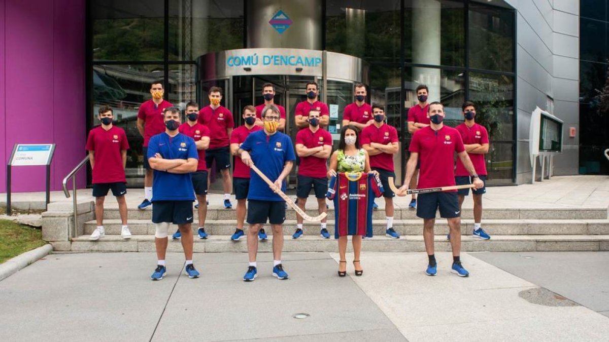 Laura Mas amb la plantilla d'hoquei de l'FC Barcelona