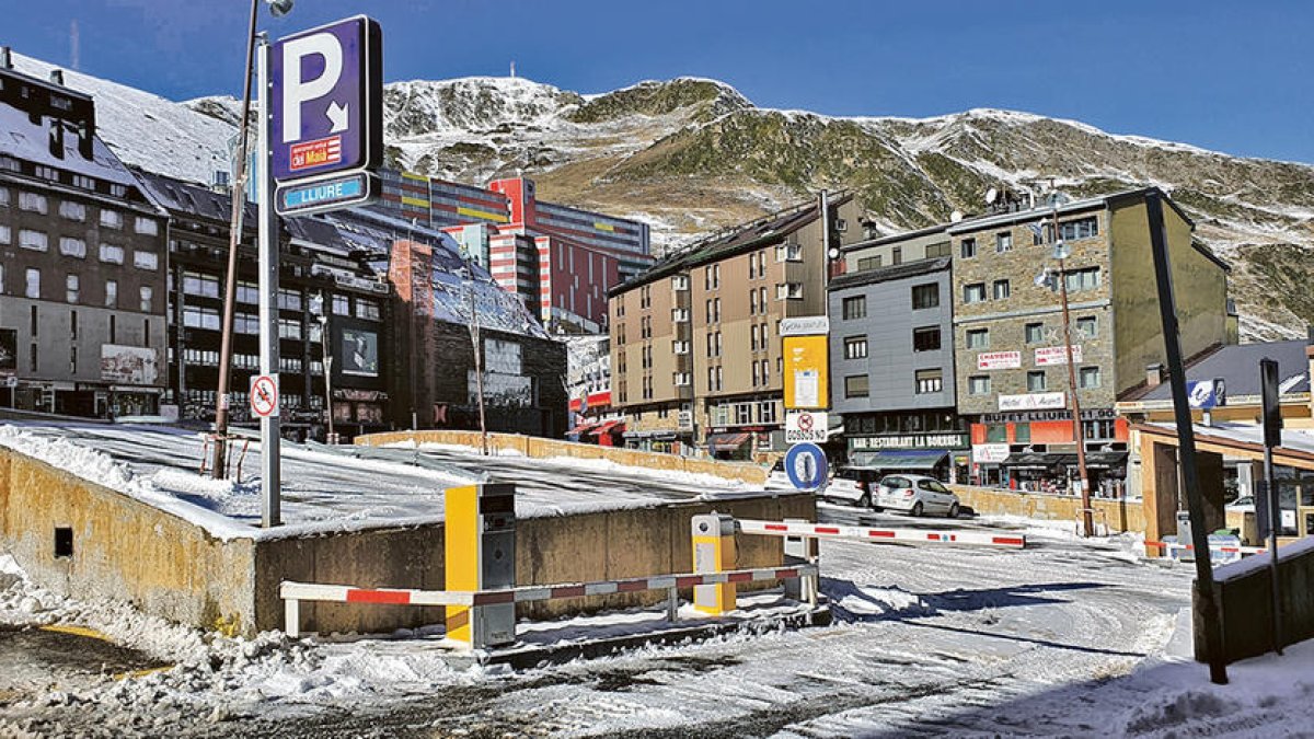 Pocs clients i queixes pel tabac al Pas