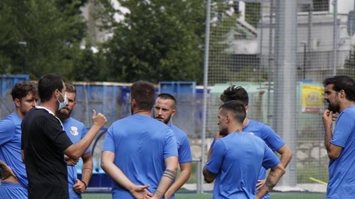 Sessió d'entrenament del Vall Banc FC Santa Coloma