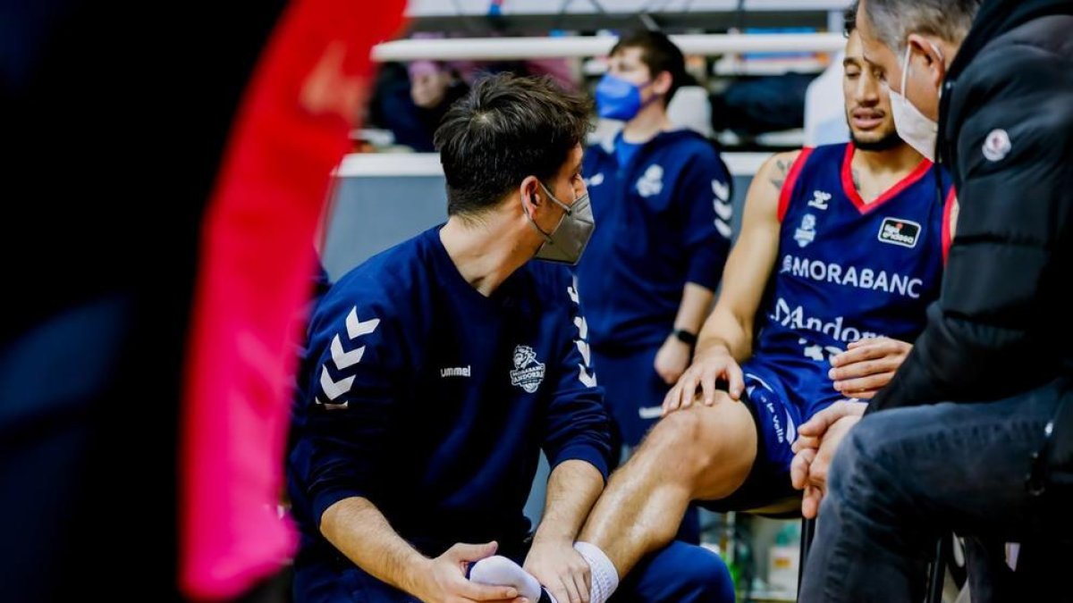 Senglin, instants després de lesionar-se el turmell