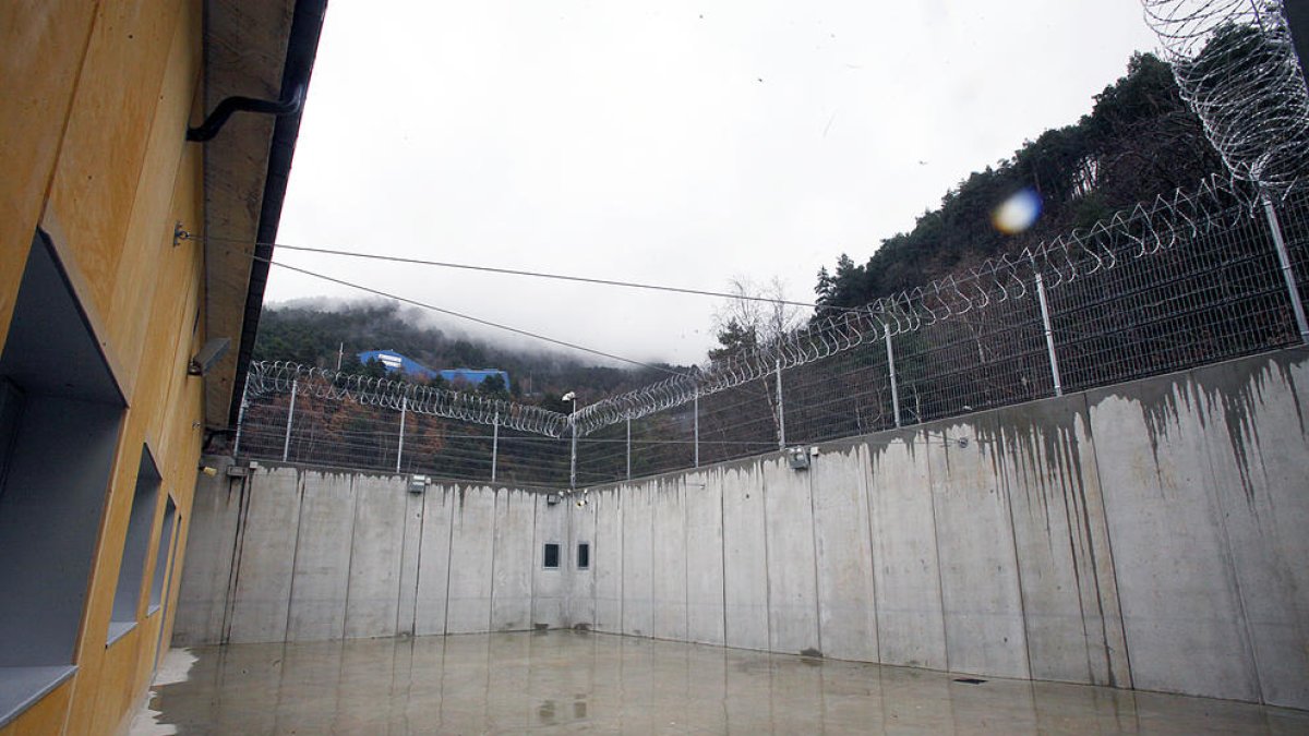 El sindicat de la presó considera que l'agent suspès és un cap de turc