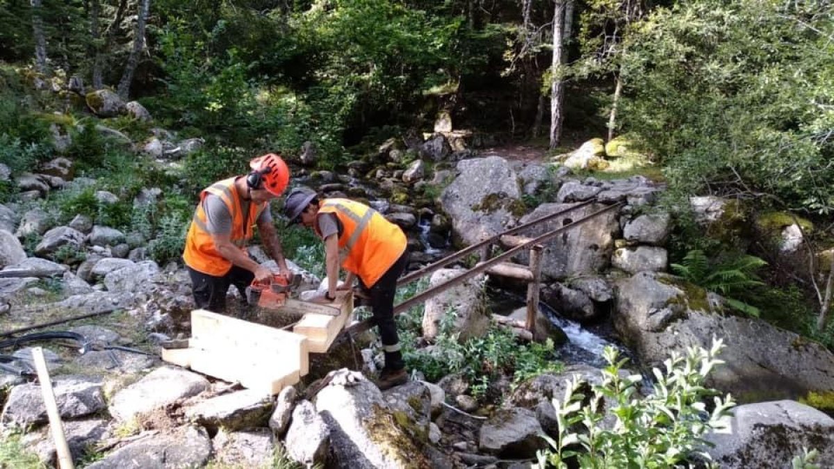 Escaldes treballa en la millora de camins, ponts i passarel·les