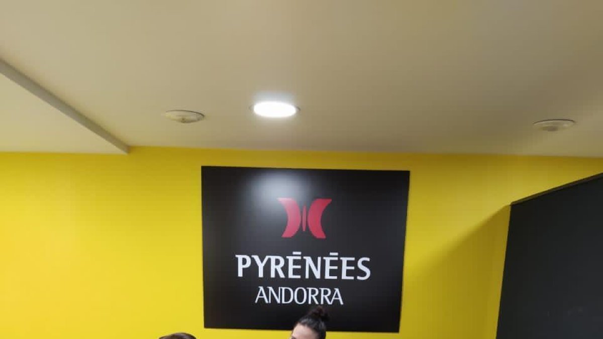 Oficina de Pyrénées per contractar empleats per al nou centre