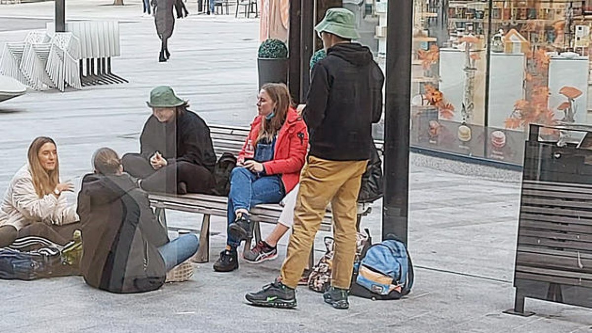 Els turistes i el contraban, als set tuits