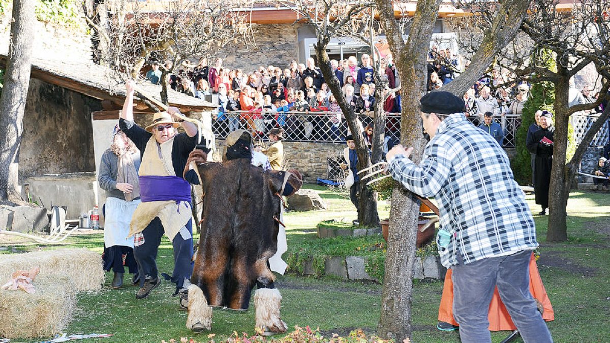Ordino i Encamp formalitzen el conveni del Ball de l'Óssa per la Unesco