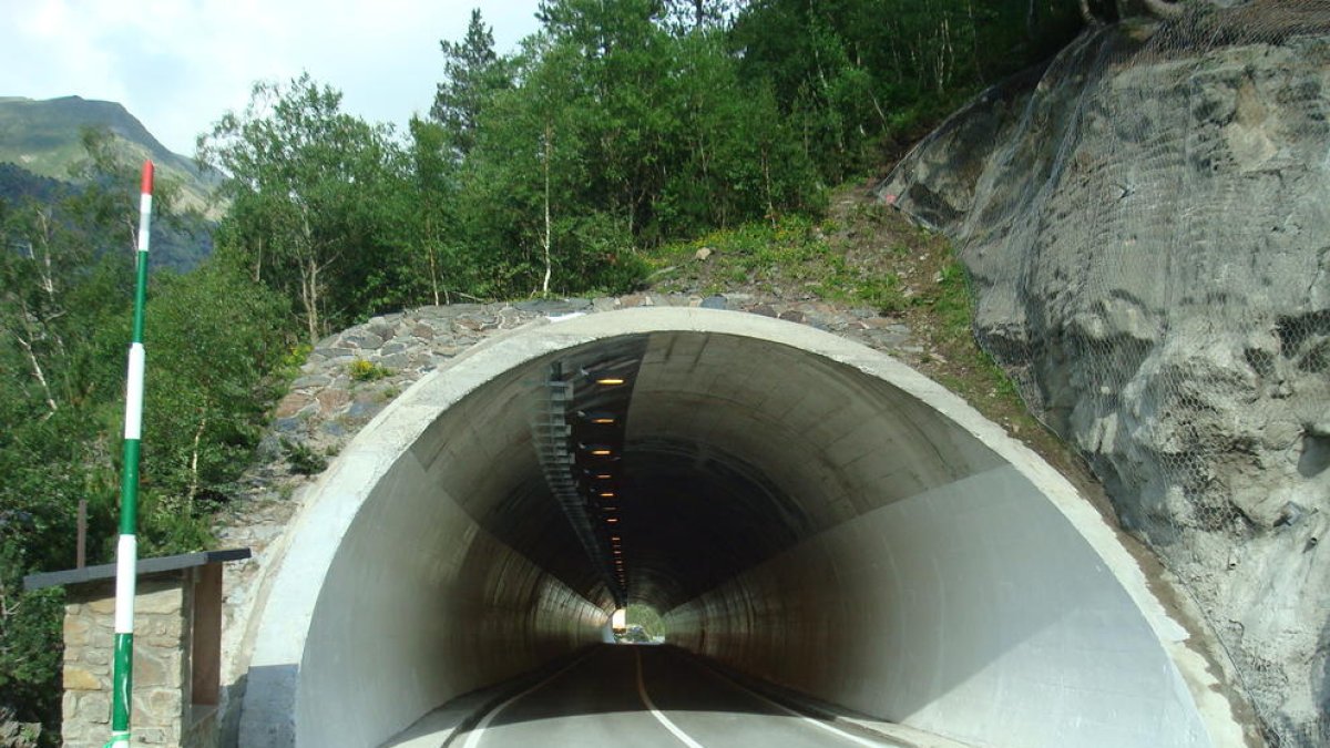Ferida una motorista en lliscar al túnel d'Arcalís