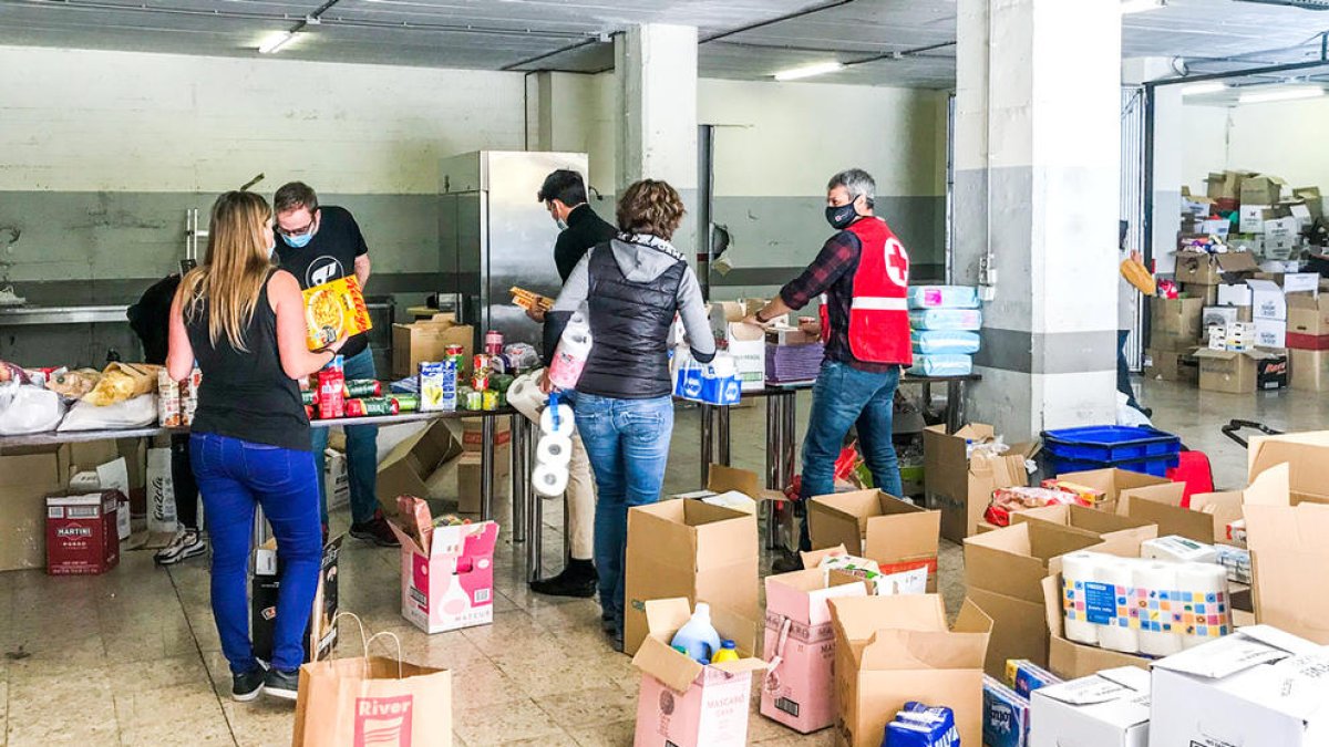 La Creu Roja i Càritas ajuden uns 160 temporers sense feina