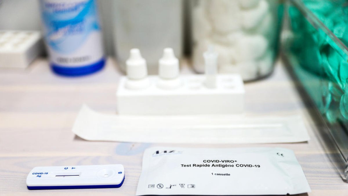 Les farmàcies només podran vendre dos autotests 
per persona