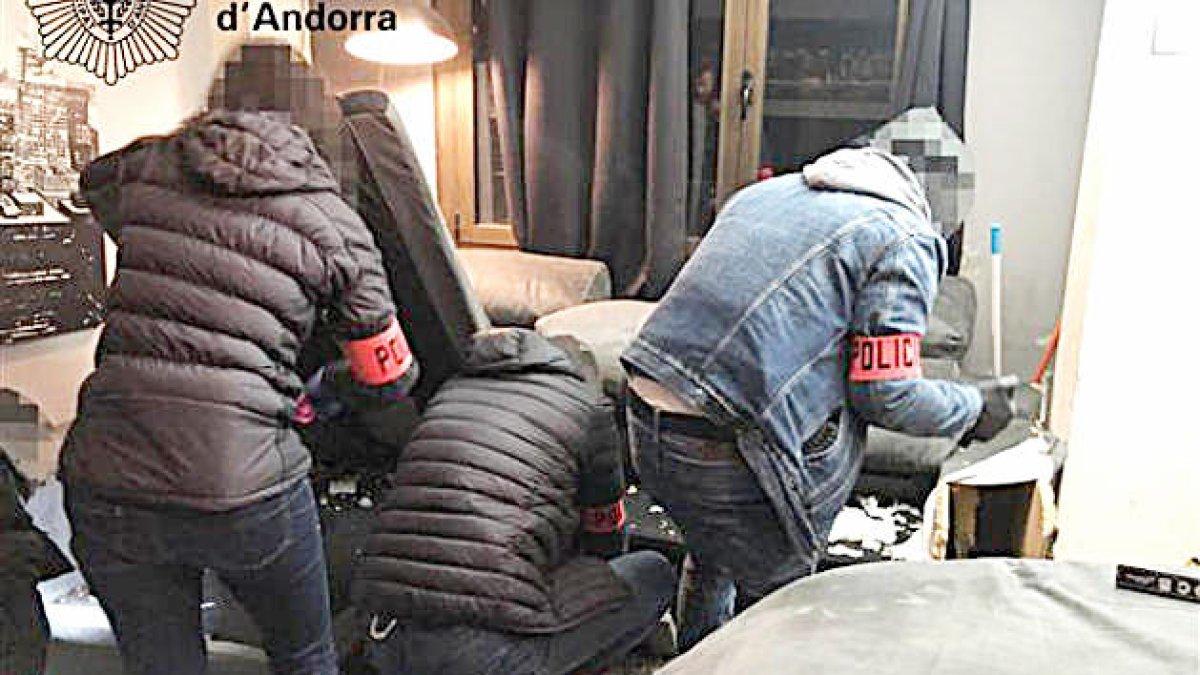La llogatera del suposat narcopís seguirà lliure i sense vigilància