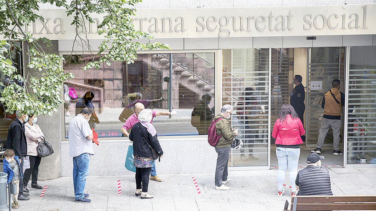 La Covid dobla el nombre de persones en baixa laboral